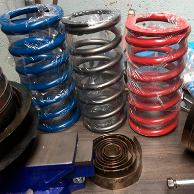 Fabricación de resortes industriales para zaranda vibratoria y trituradora de piedra